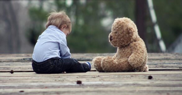 Se il papà non versa il mantenimento, anche i nonni materni possono essere chiamati a mantenere il nipote?